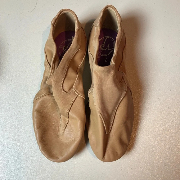 Russian Pointe Motion Tan Jazz Shoes Size 7 - Picture 1 of 6